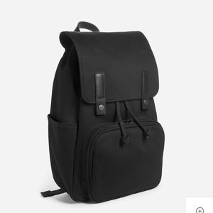 Everlane Modern Snap women’s backback in BLACK